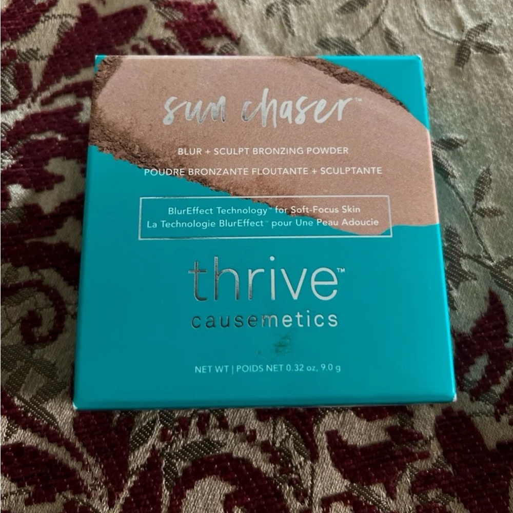 Thrive Causemetics Sun chaser Blur + Sculpt Bronzing Powder in Rhea (Matte)